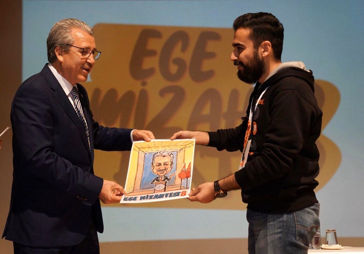 Ege Mizah Festivali dolu dolu bir programla başladı