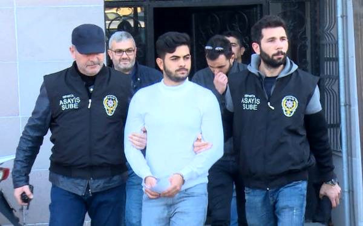 Eğlence mekânı çıkışı silahlı kavga: 1\'i ağır 4 yaralı (3)