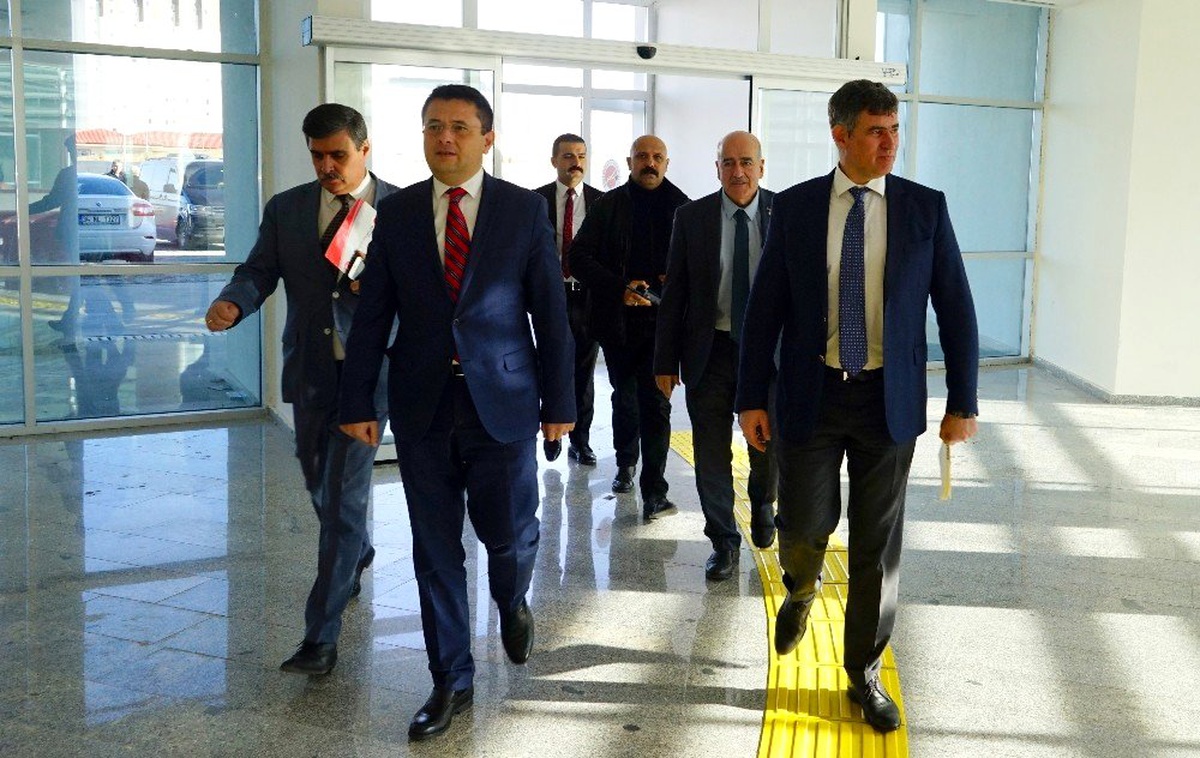 Feyizoğlu: "Türkiye\'nin en büyük sorunu kadına şiddet sorunudur"