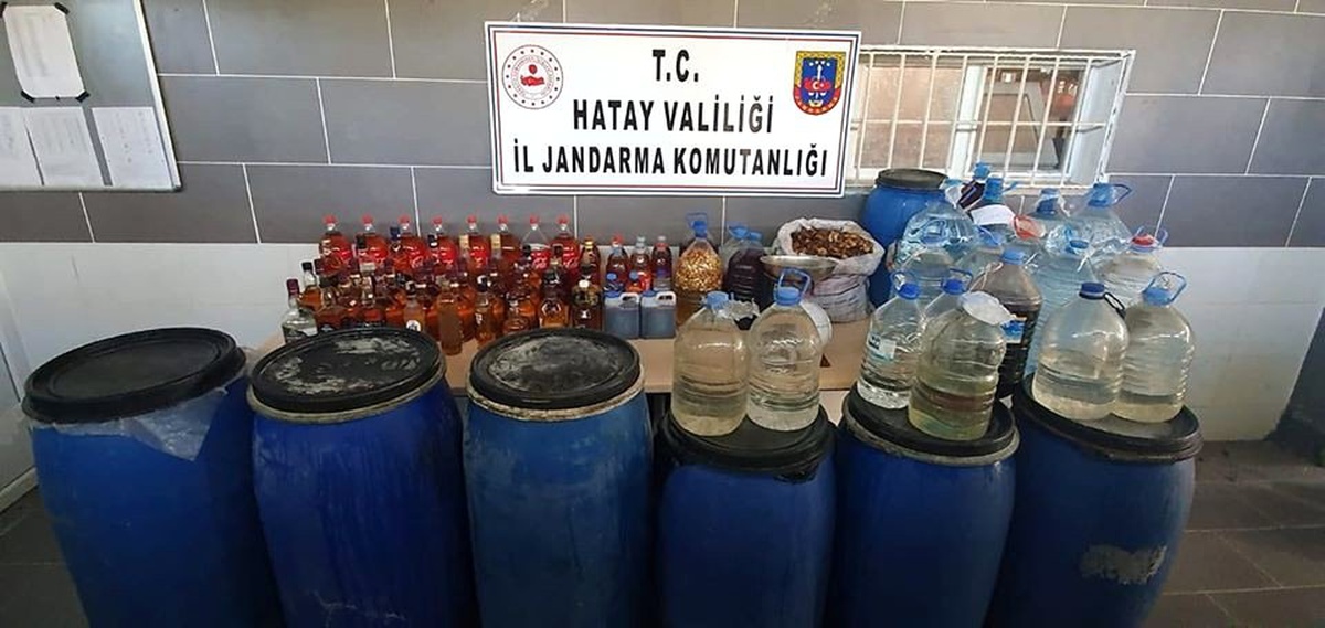 Hatay\'da kaçak içki üreten 4 kişi gözaltına alındı