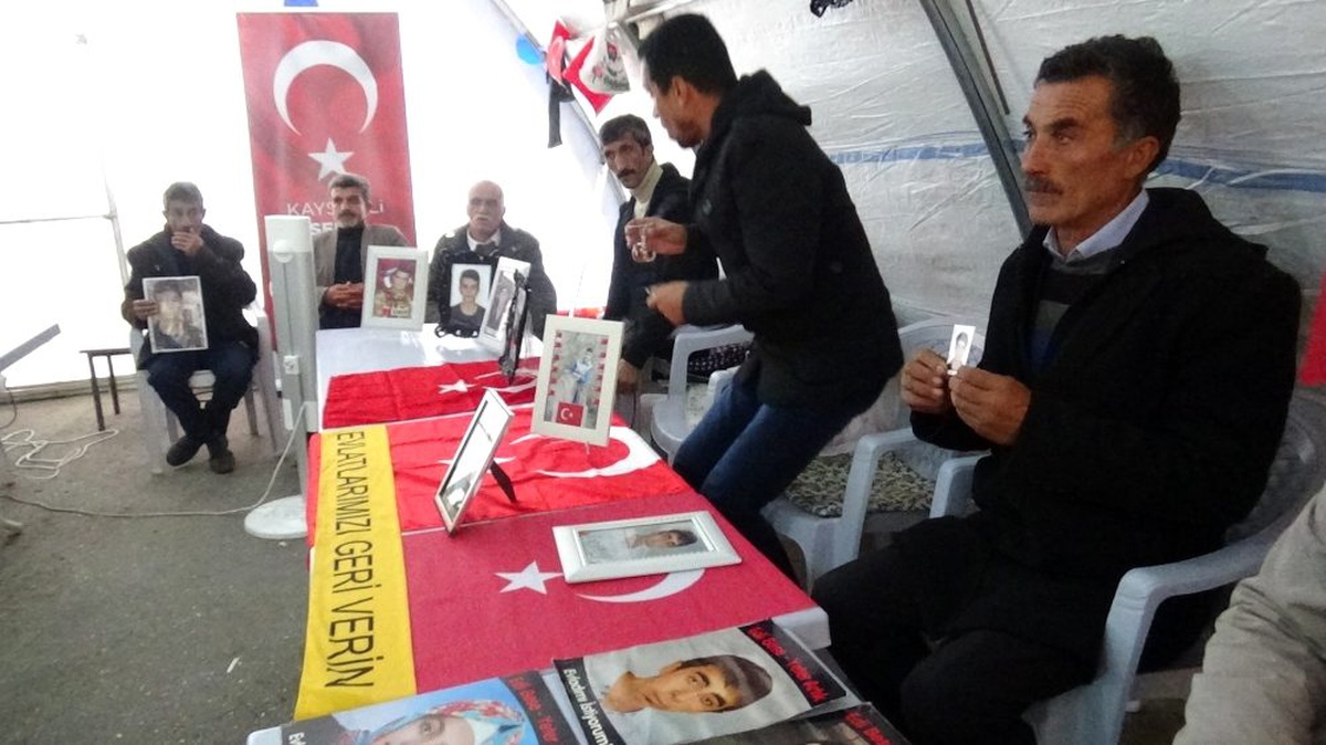 HDP önünde evlat nöbeti tutan ailelerin sayısı 59\'a yükseldi