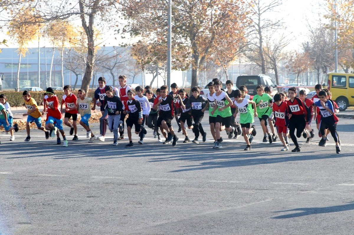 Heyet-i Temsiliye Atletizm Yarışmalarının İlk Gün Müsabakaları Sona Erdi