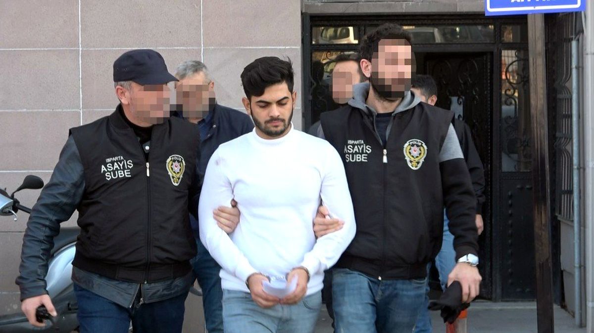 Isparta\'da 4 kişiye kurşun yağdıran zanlı tutuklandı