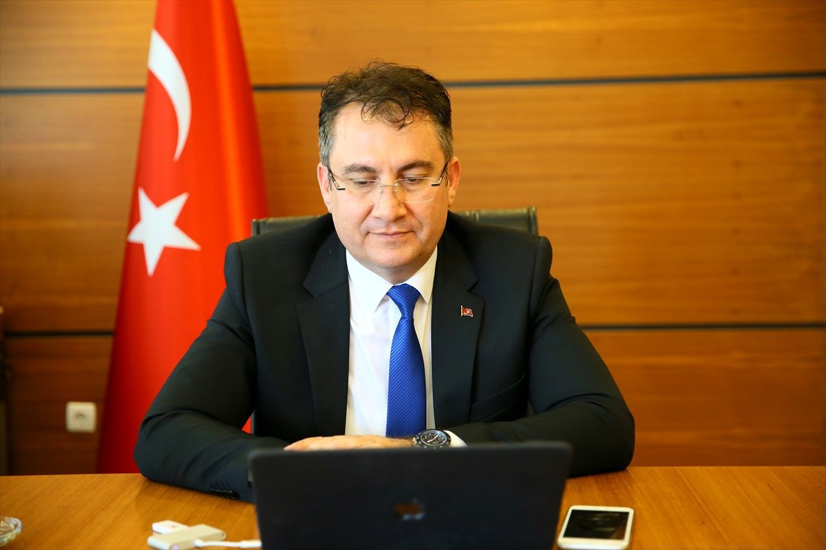 İzmir Yüksek Teknoloji Enstitüsü Rektörü Baran, AA\'nın "Yılın Fotoğrafları" oylamasına katıldı