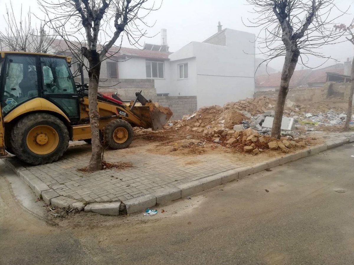 Karaman Belediyesi boş arsaları otoparka çeviriyor