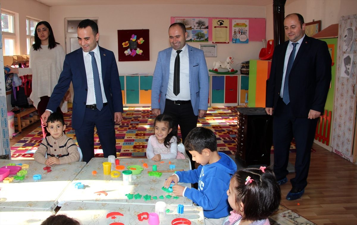 Kaymakam Çelik köy okulunu ziyaret etti