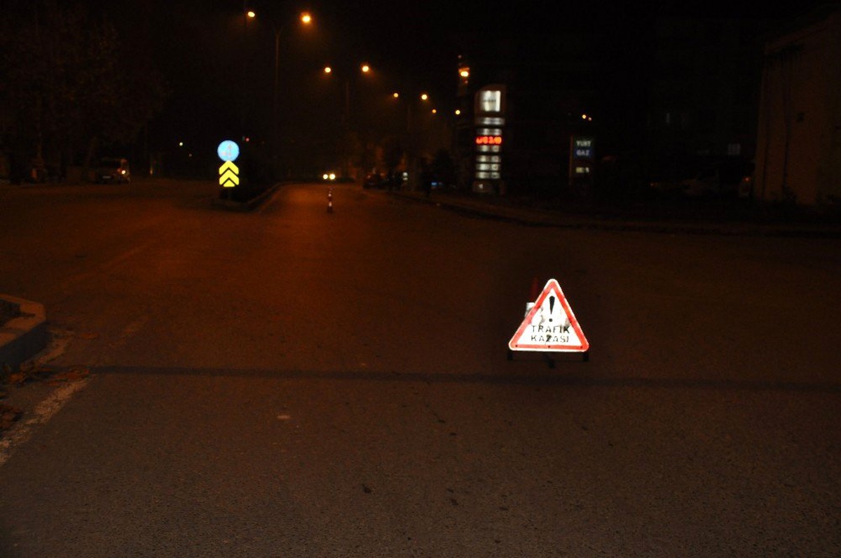 Konya\'da uygulama yapan polise otomobil çarptı