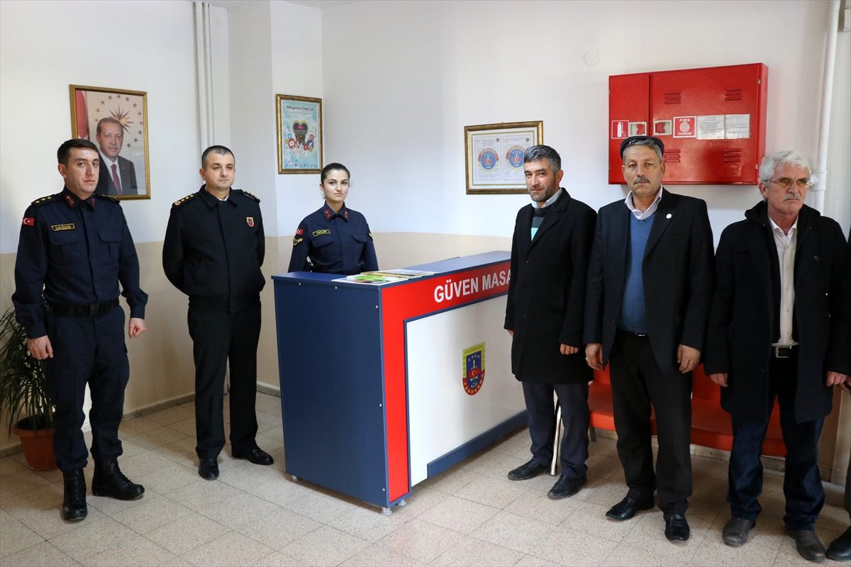 Kütahya\'da jandarmadan "Güven Masası" uygulaması