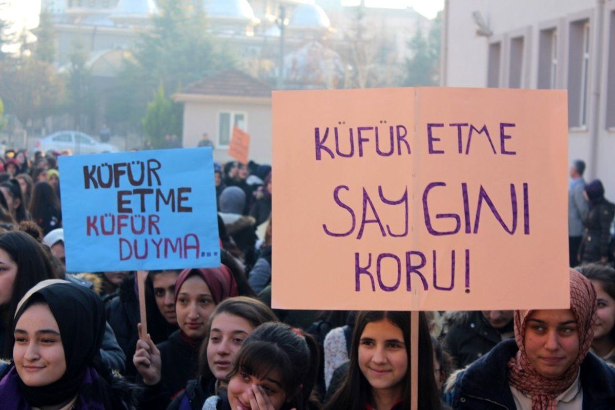 Liseli genç kızlardan anlamlı kampanya