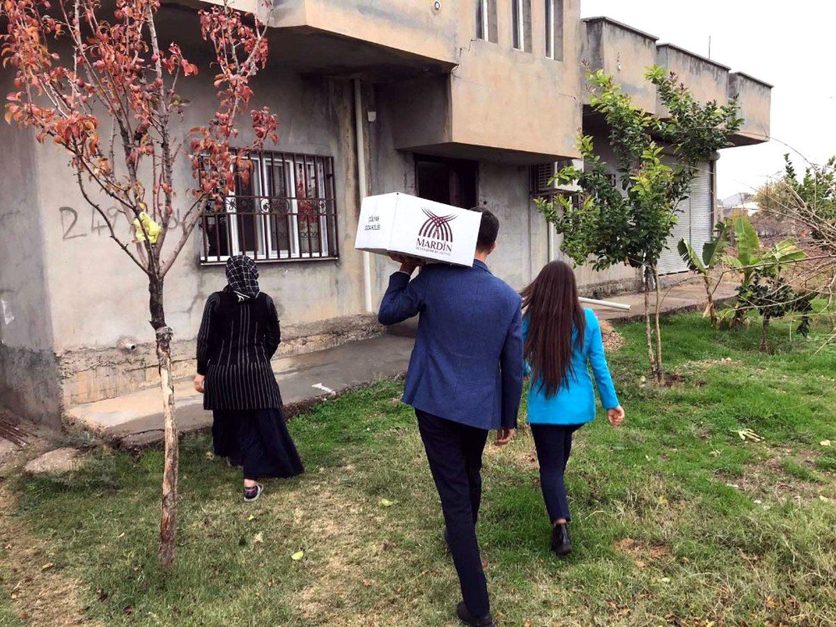 Mardin\'de ihtiyaç sahibi ailelere gıda yardımı
