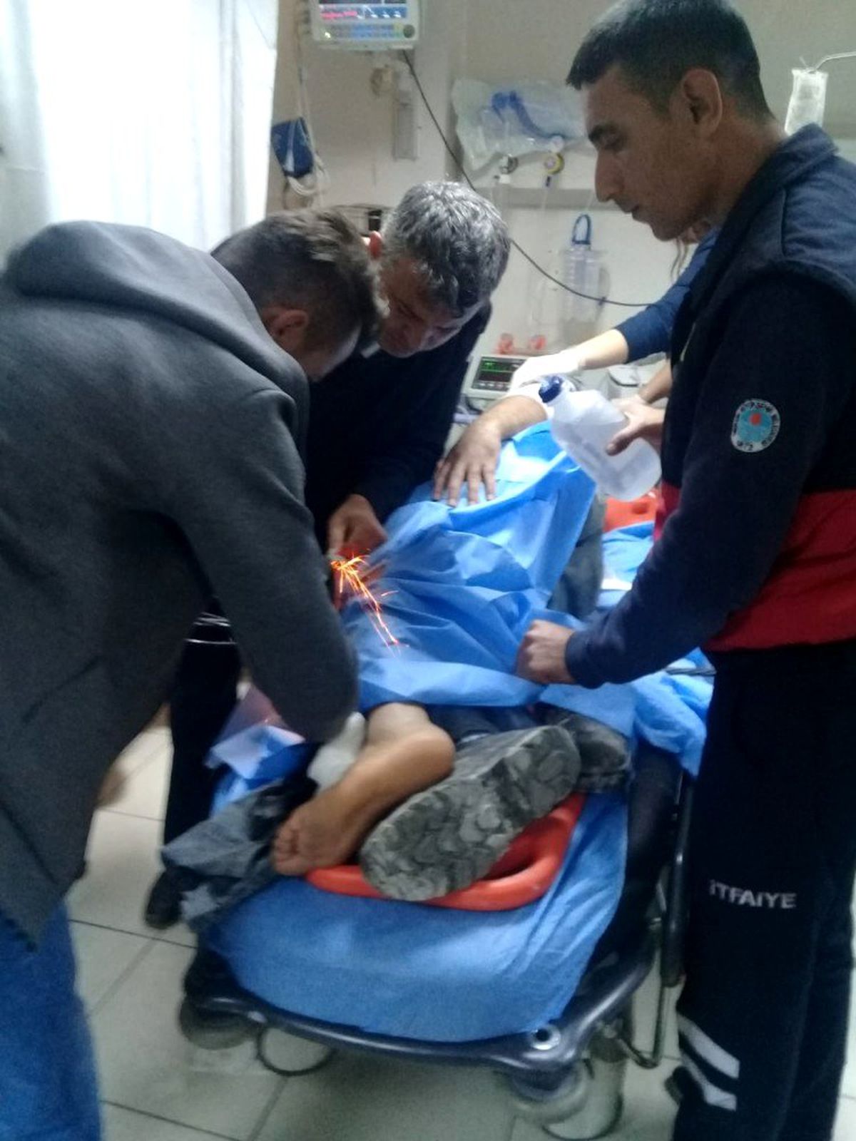 Mersin\'de işçinin bacağına çelik halat saplandı
