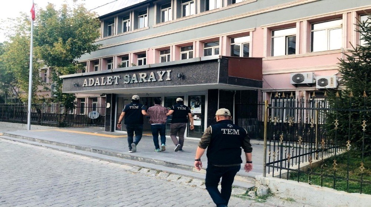 Muş\'ta FETÖ/PDY operasyonu: 3 tutuklama
