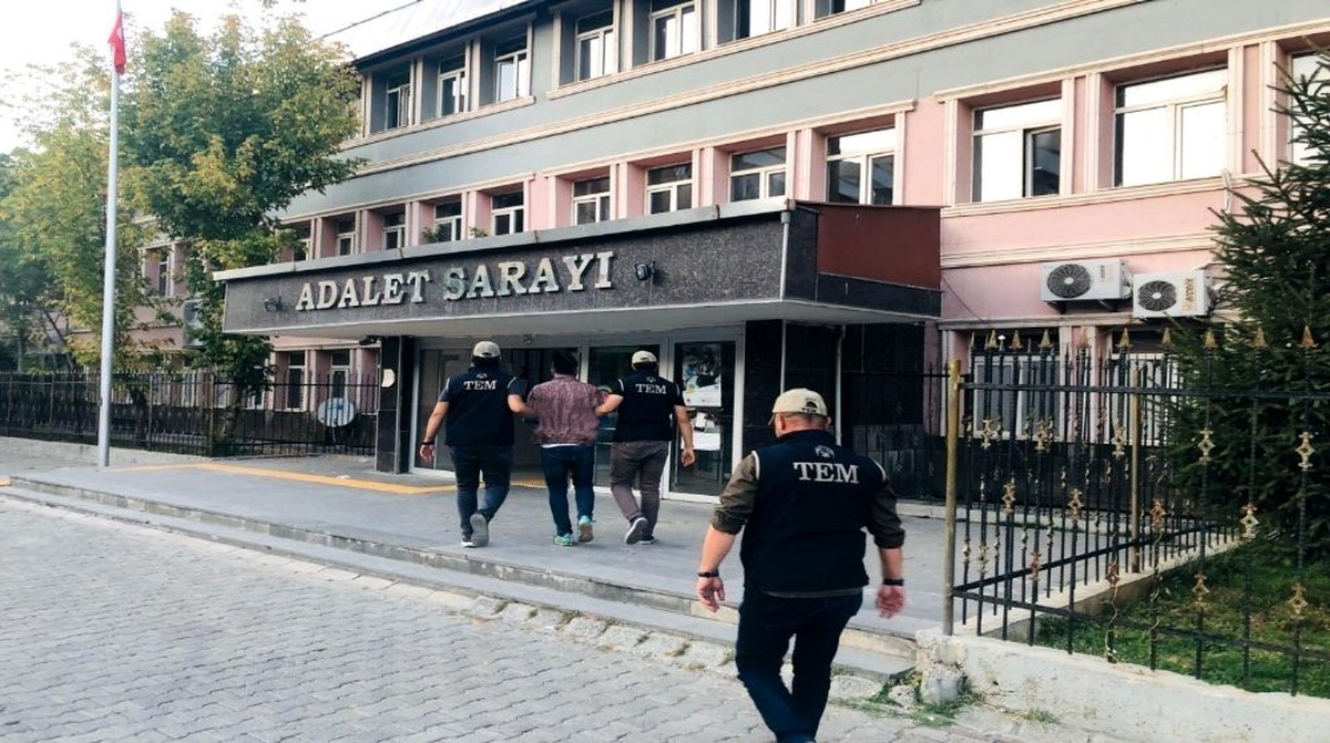 Muş\'ta FETÖ/PDY operasyonu: 3 tutuklama
