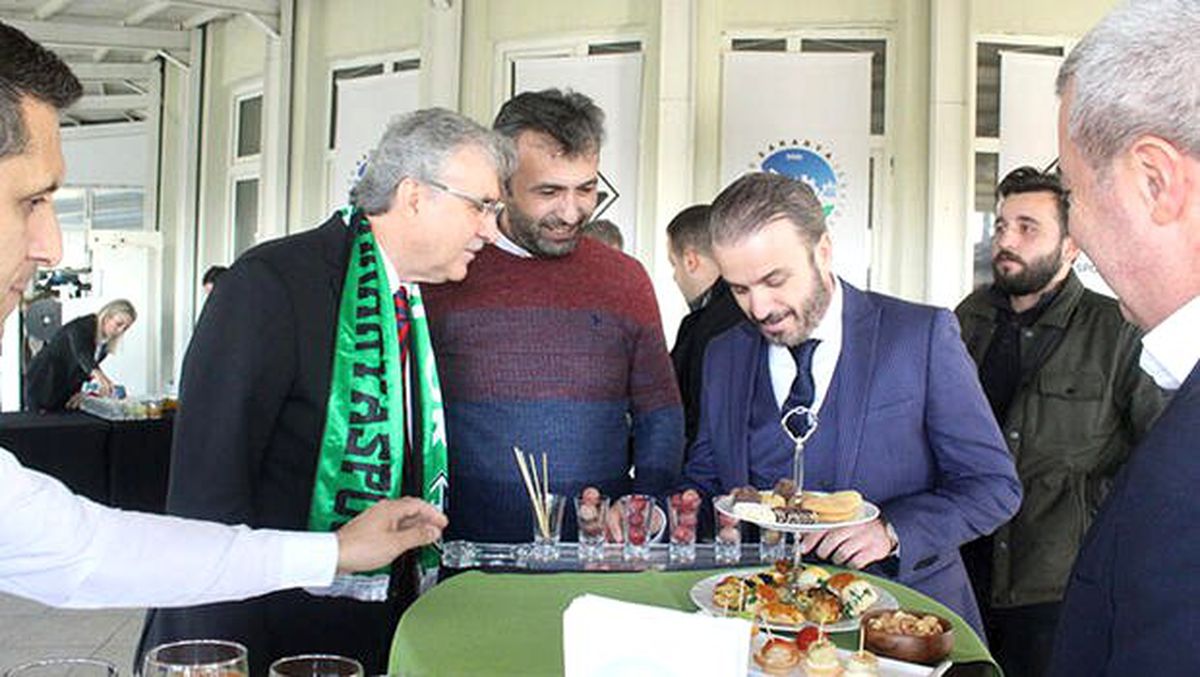 Olay başkan açıkladı! Para dolu çantayla soyunma odasına gelmişti