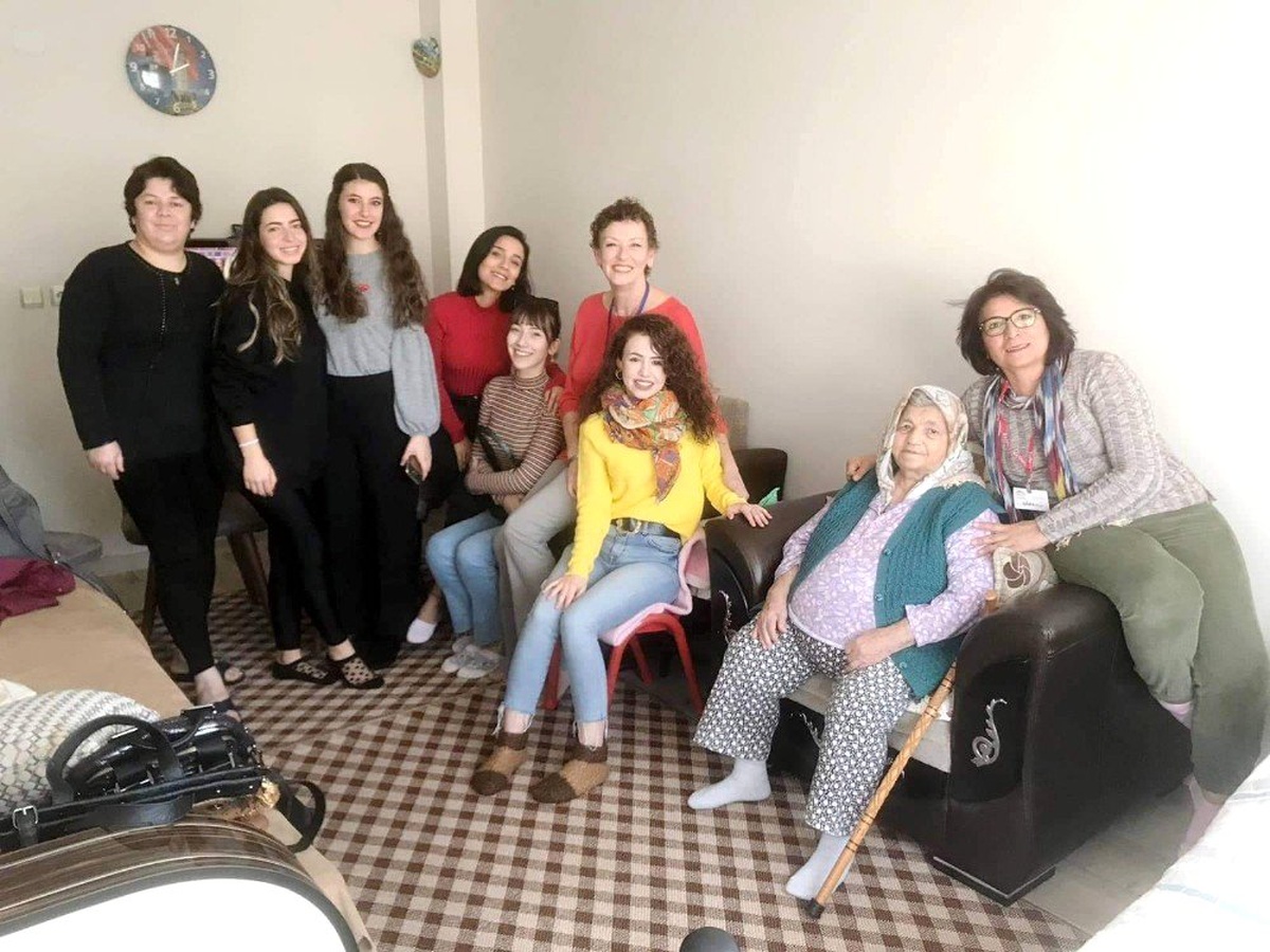 Örgü örmenin ve müziğin alzheimer hastalığına etkisi anlatıldı