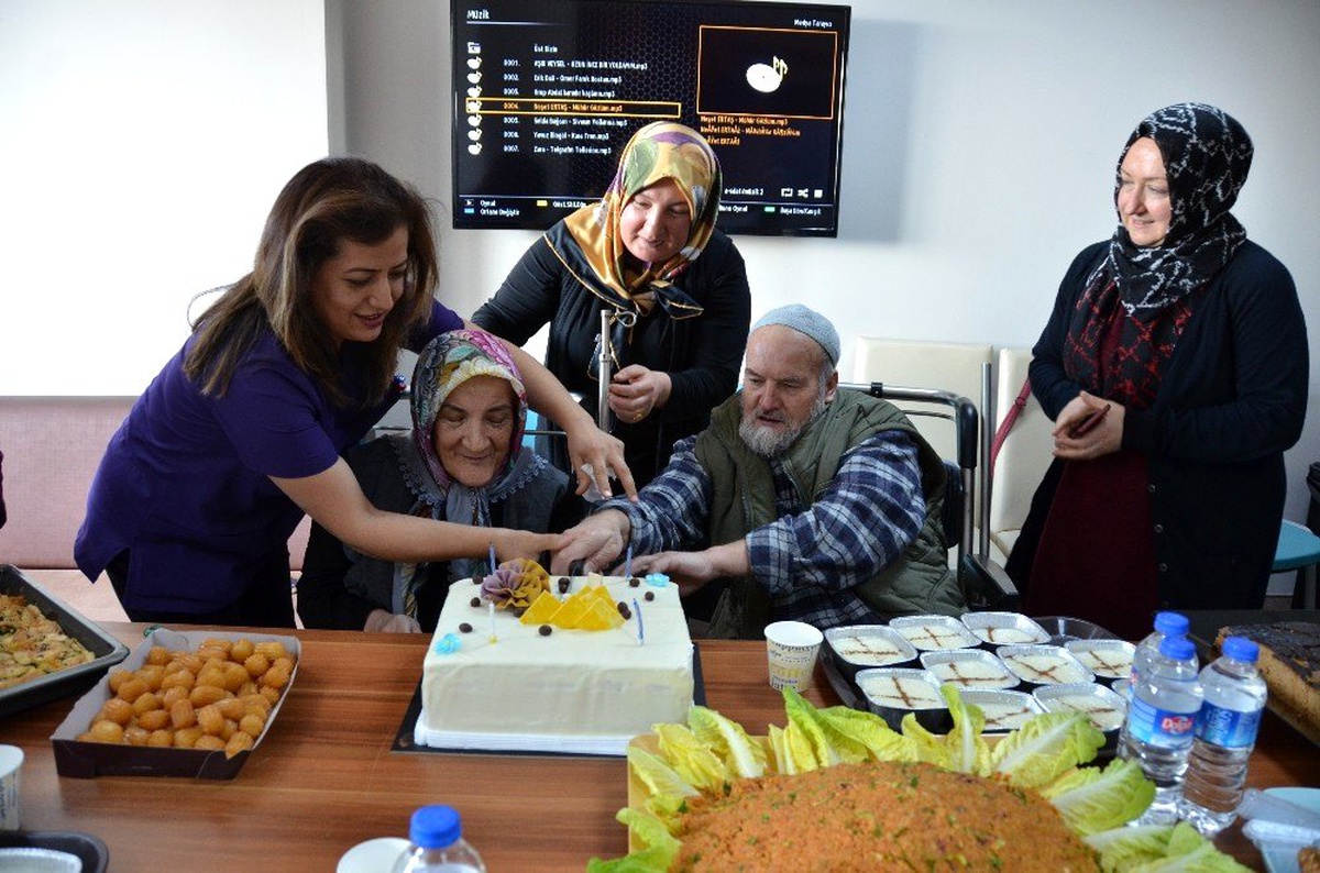 Palyatif hastasına doğum günü sürprizi