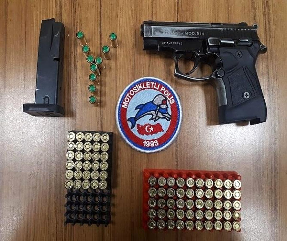 Polis ekipleri şok uygulamalarda silah ve uyuşturucu ele geçirdi