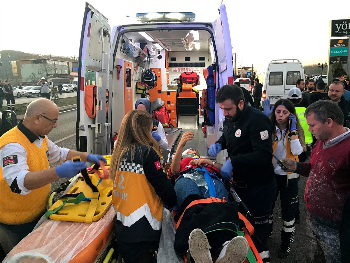 Samsun\'da öğrenci servisi devrildi: 1 ölü, 11 yaralı