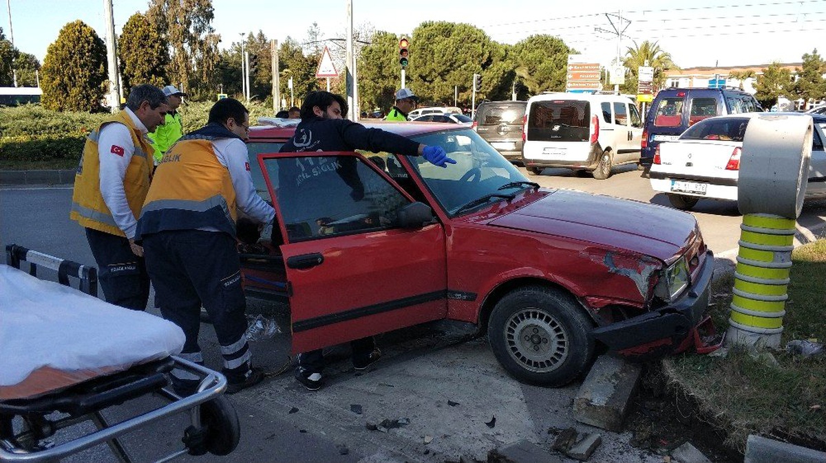 Samsun\'da otomobiller çarpıştı: 1 yaralı
