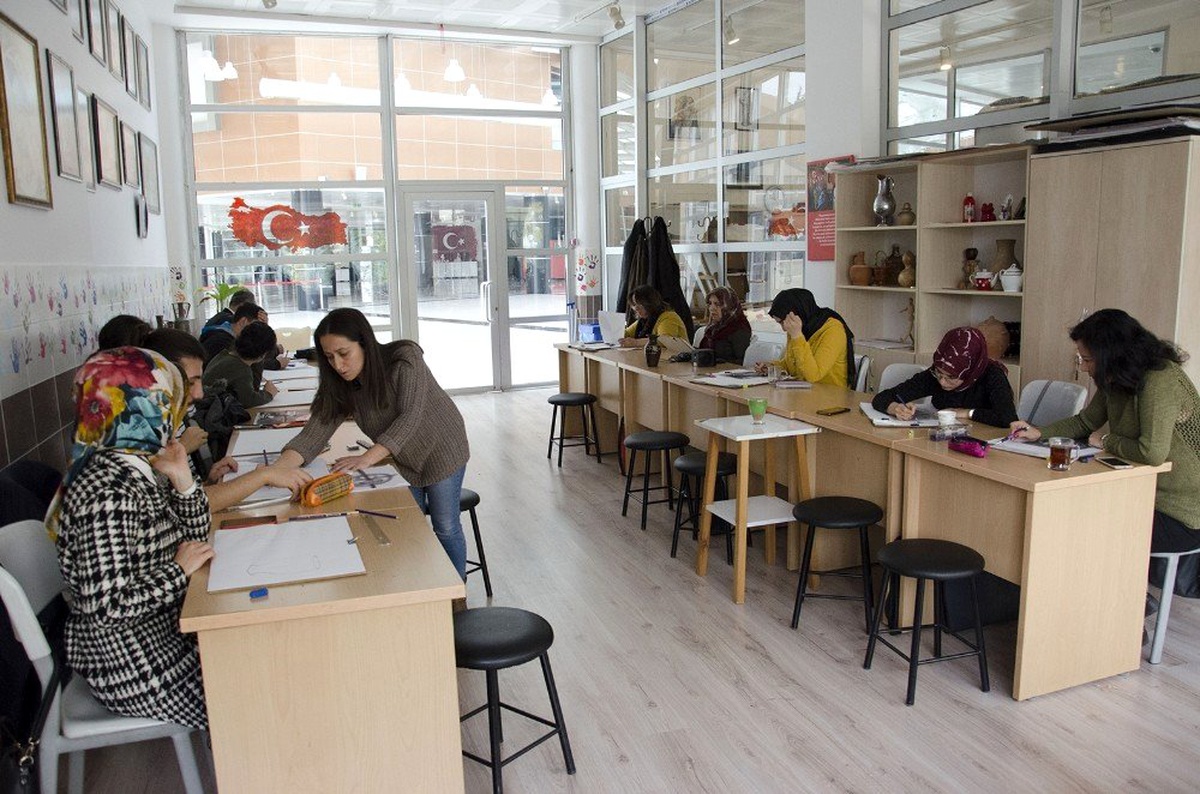 Sanat Merkezi, yeni yetenekleri ortaya çıkarıyor
