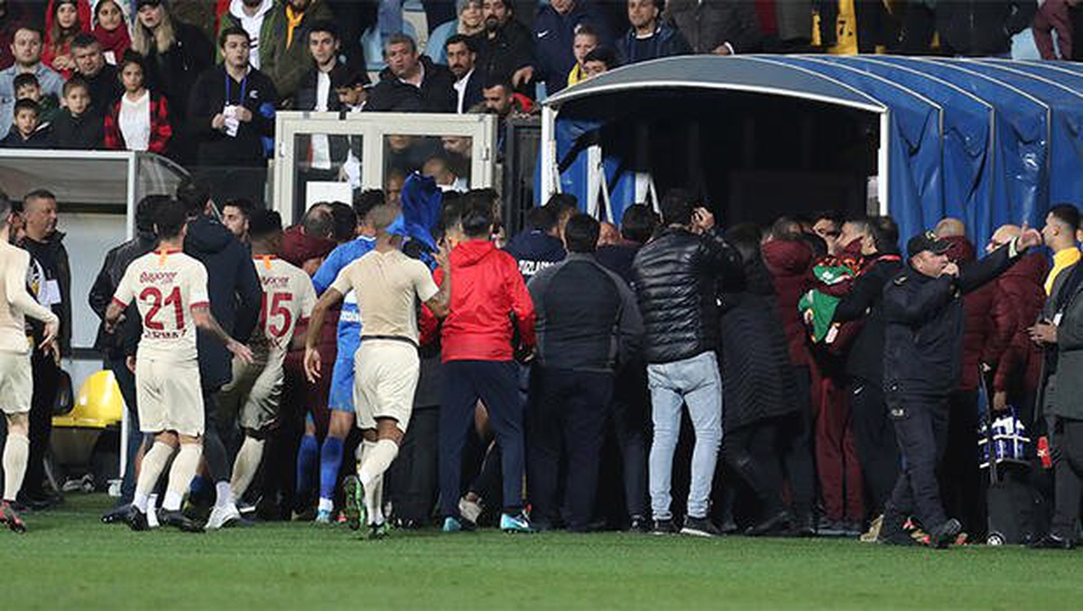 Muslera Gökhan Çıra\'ya yumruk attı iddiası! Ceza gelecek mi?