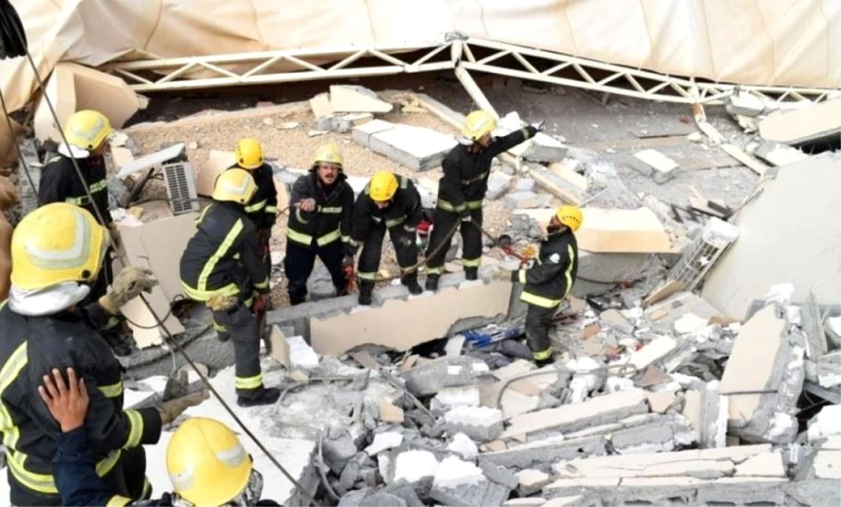 Suudi Arabistan\'da üniversitenin duvarı çöktü: 2 ölü, 13 yaralı