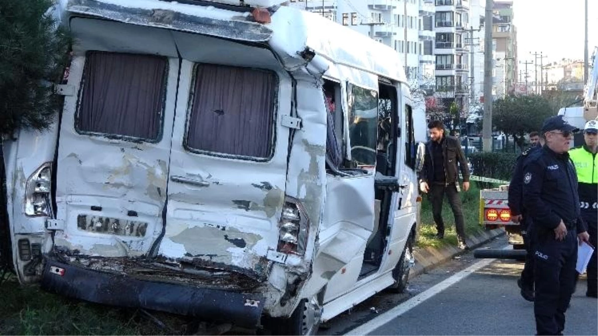 Trabzon\'da kazaya sebep olan minibüs şoförü fazla yolcudan, tır şoförü ise hızdan bir çok kez...