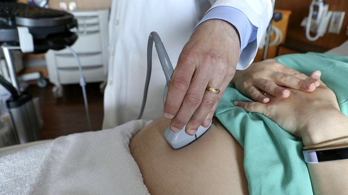 Türkiye sezaryen doğumda Avrupa ikincisi: Her 100 bebekten 53\'ü sezaryenle dünyaya geliyor