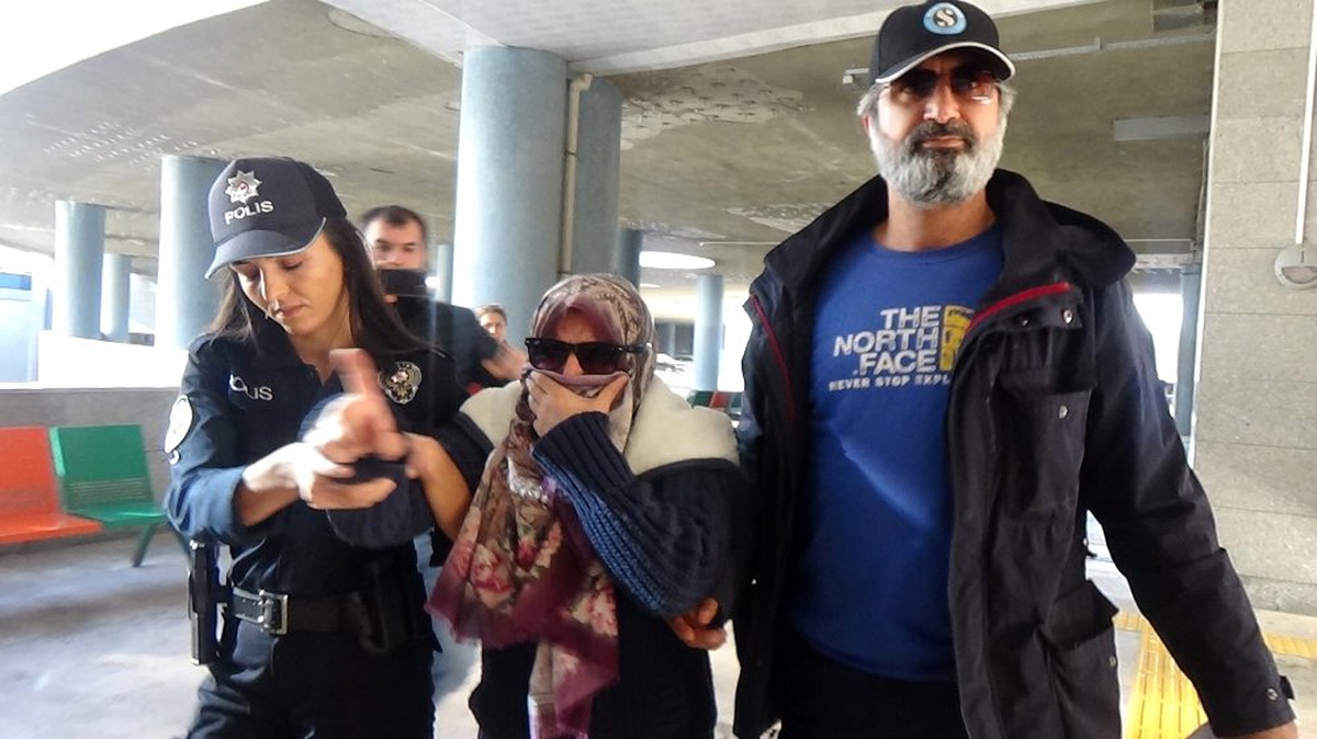 Uçakta "FETÖ\'cüyüm, uçağı patlatacağım" diyen kadın adliyeye sevk edildi