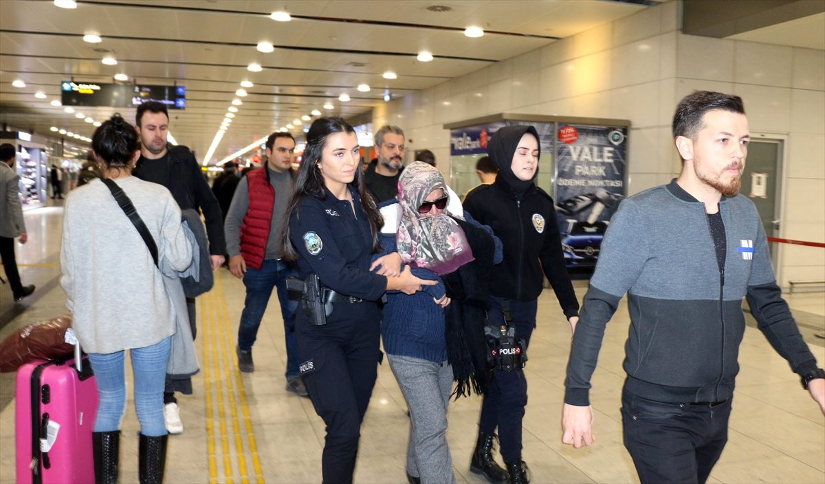 Uçakta taşkınlık yapan kadın yolcu gözaltına alındı