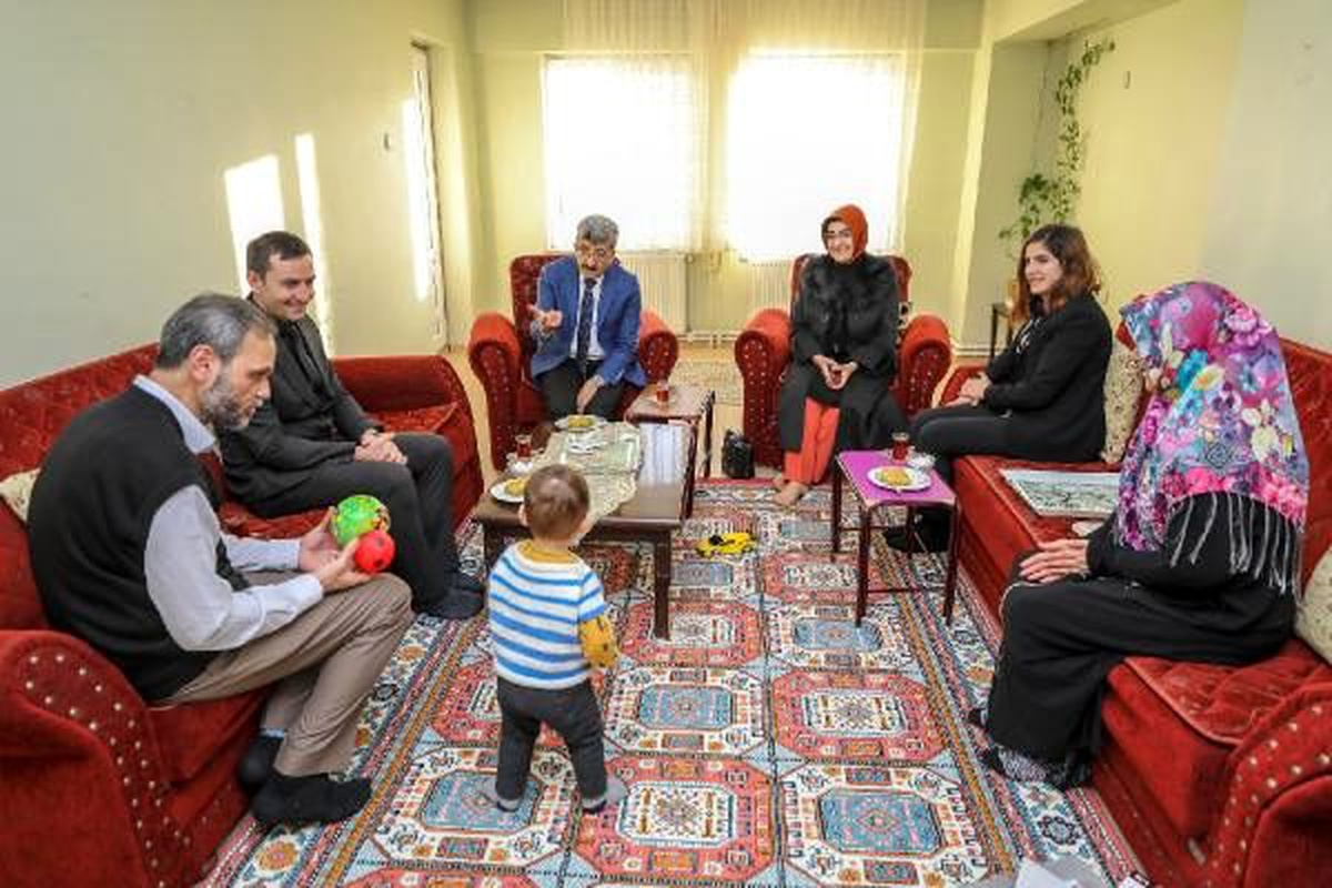 Vali Bilmez, Pakistanlı aileyi ziyaret etti