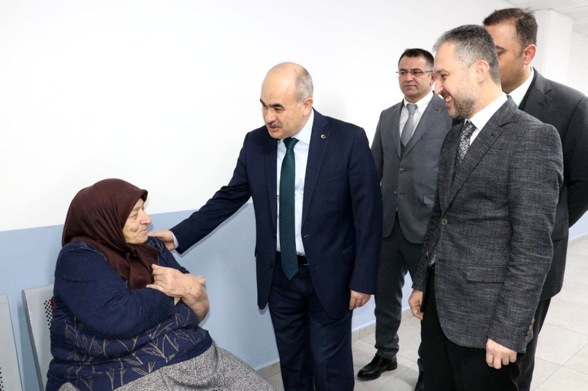 Vali Dağlı vatandaşları tek tek dinledi