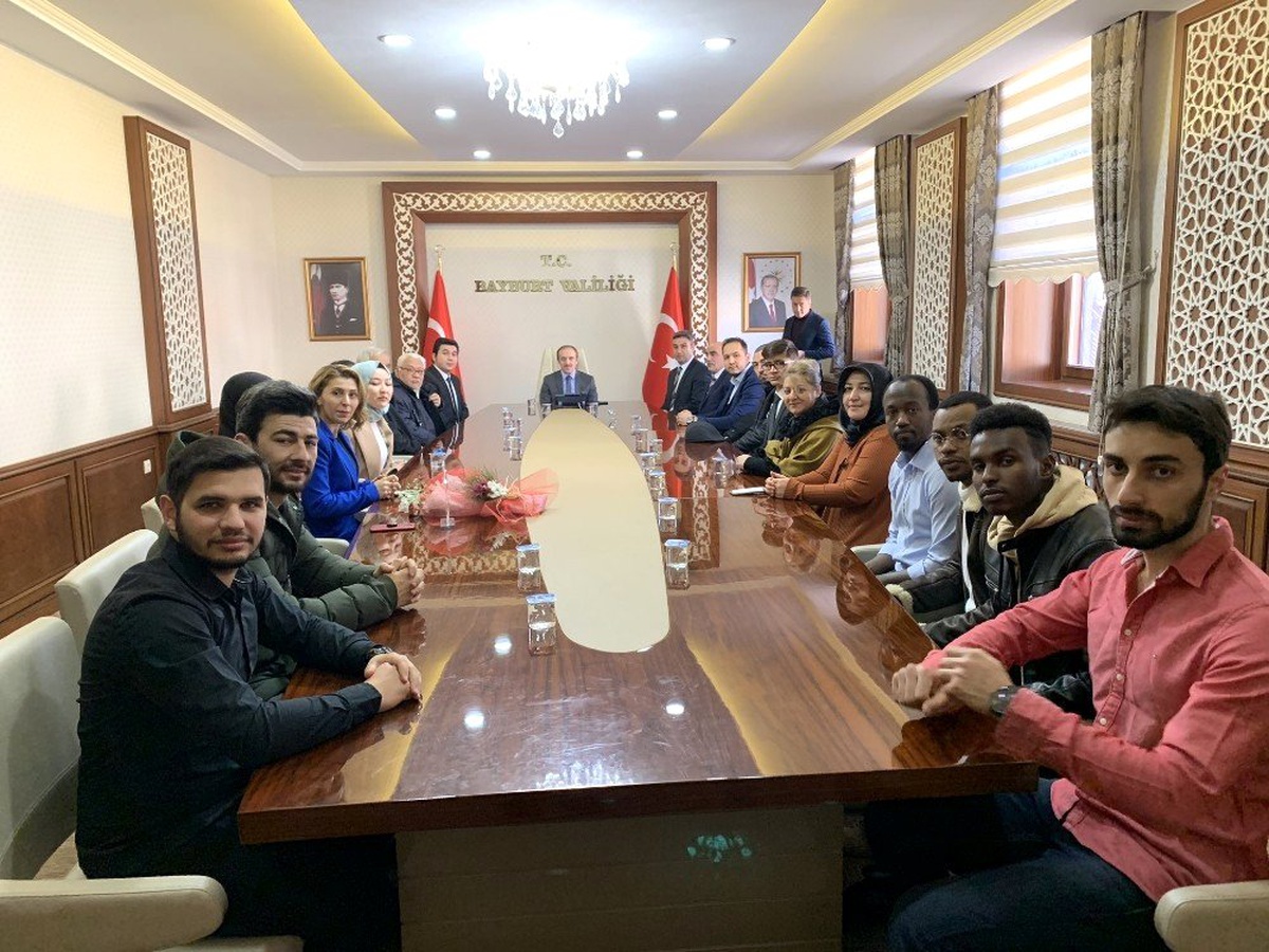 Vali Epcim göçmenlerle bir araya geldi