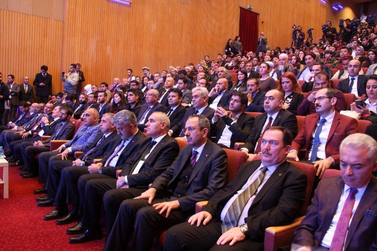 Vali Yerlikaya İstanbul\'da yaşayan göçmen sayısını açıkladı