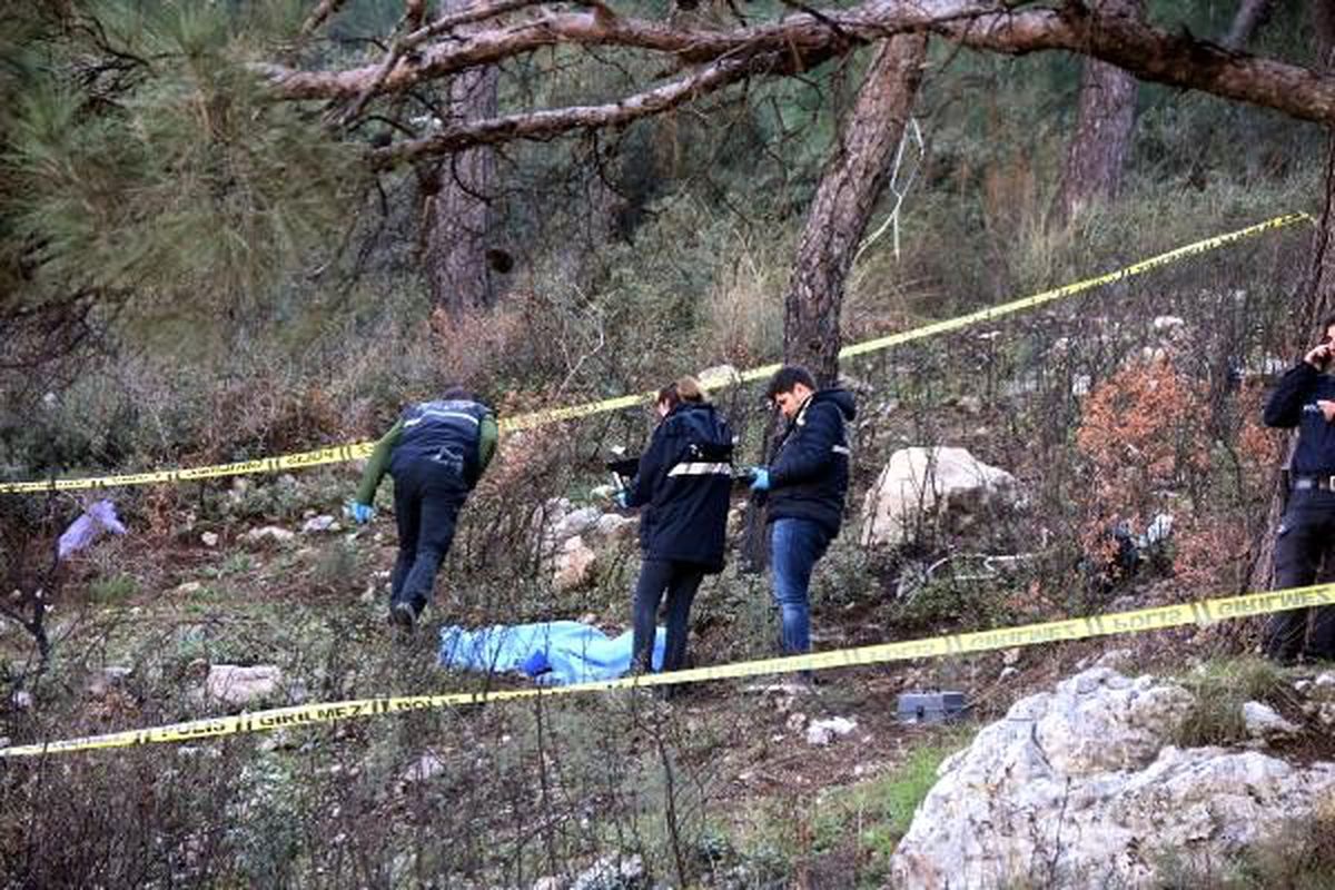 Yakınını arayıp haber verdikten sonra, ormanda intihar etti