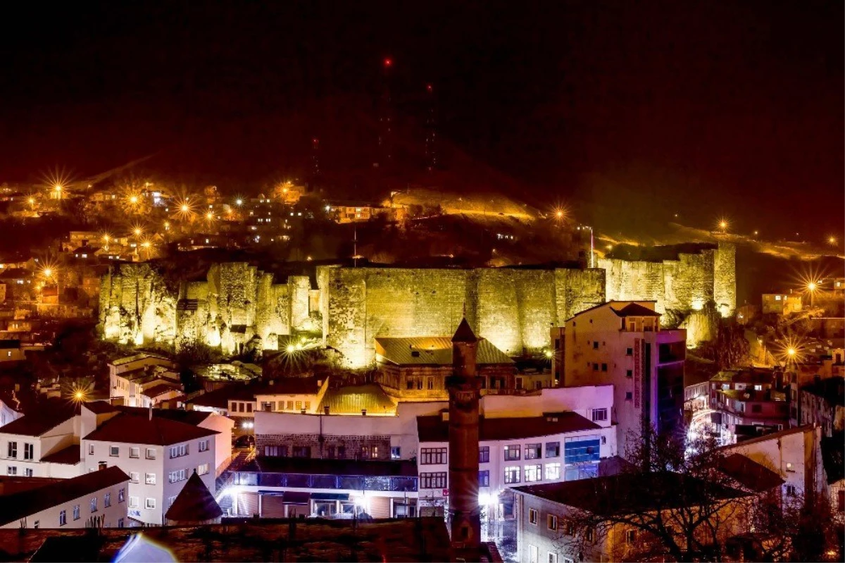7 bin yıllık Bitlis\'in ışıklandırılmış hali büyülüyor