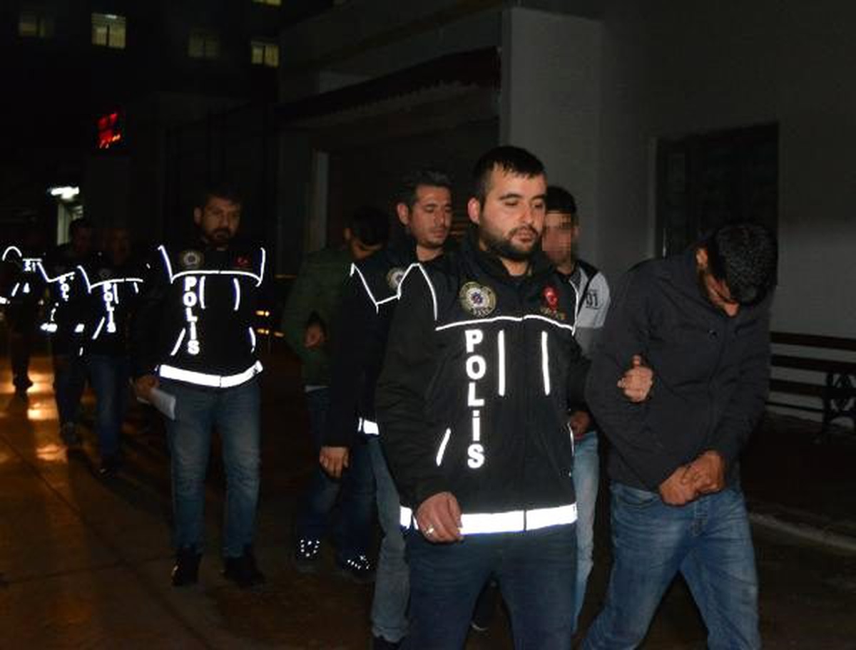 Adana\'da uyuşturucudan gözaltına alınan 18 kişi adliyede