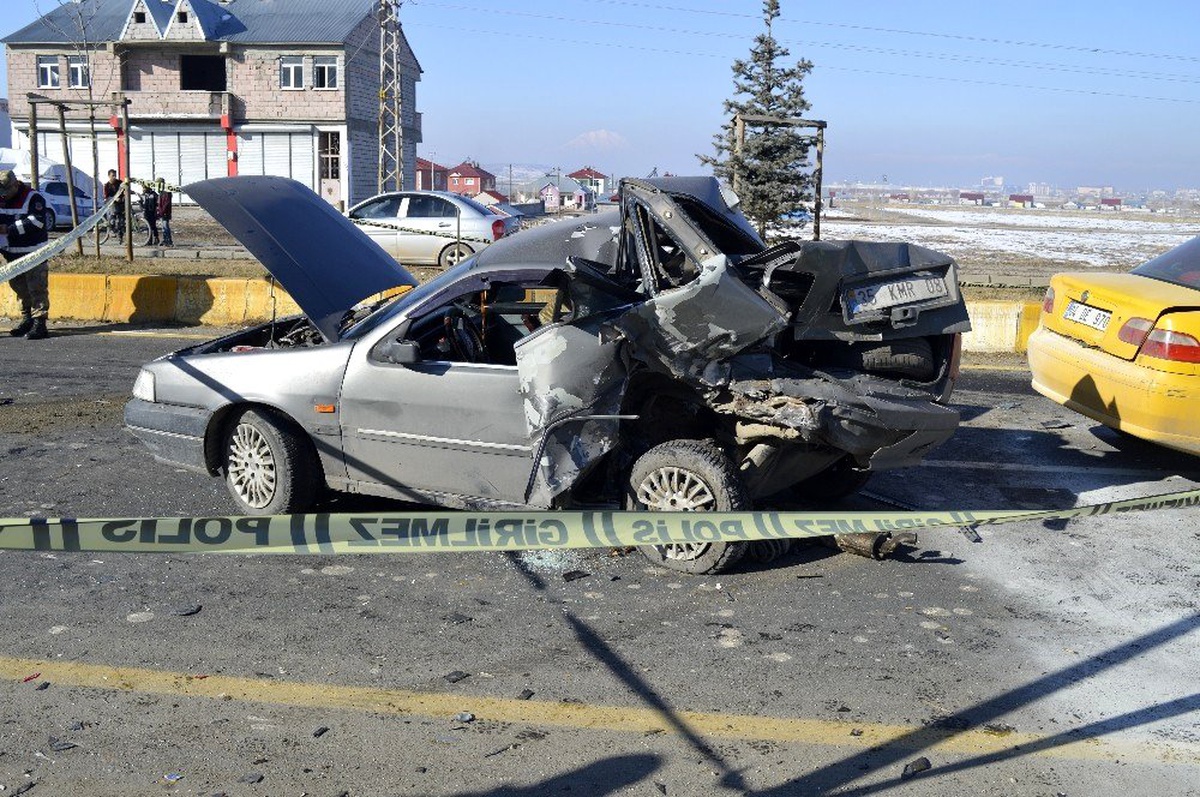 Ağrı\'da zincirleme trafik kazası: 2 kişi yaralı