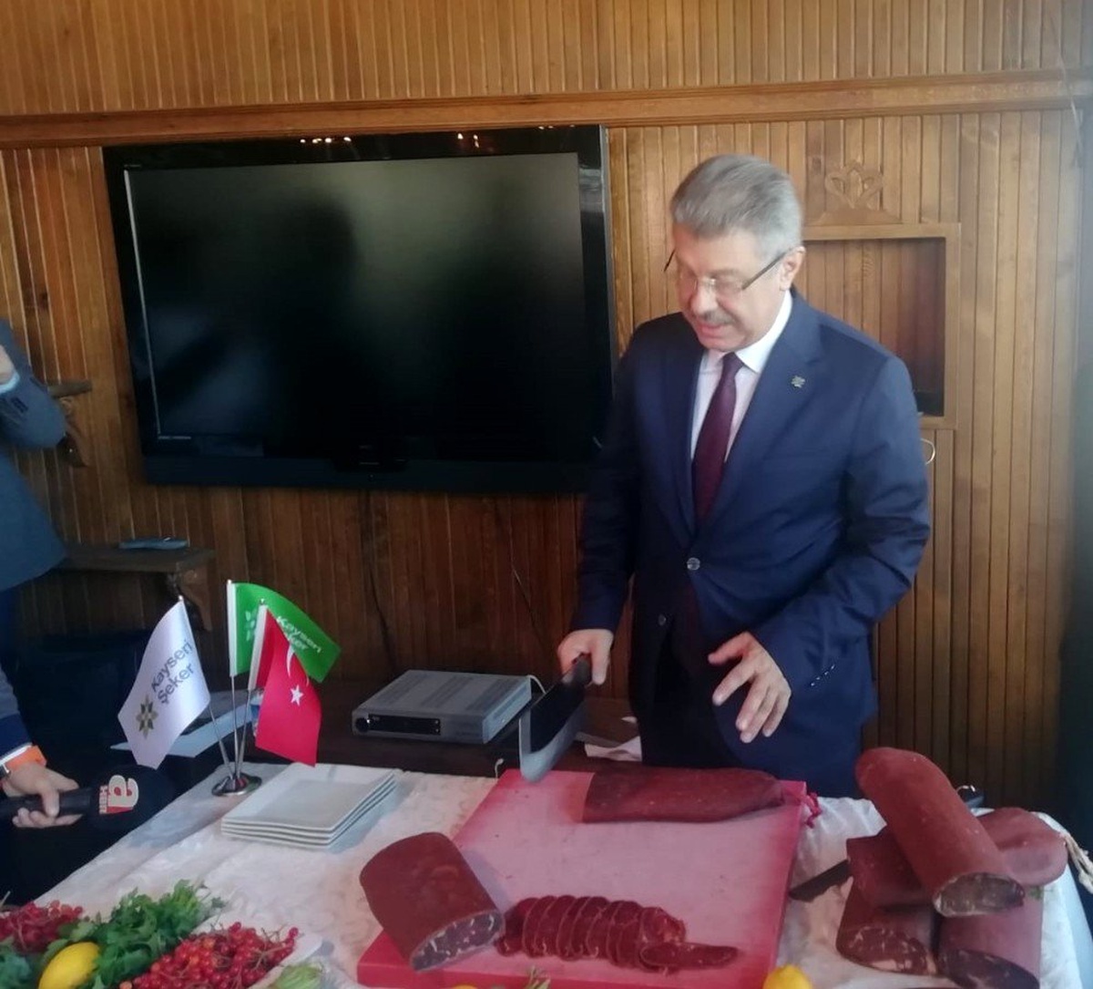 Akay: "Pastırmayı hakkıyla Kayseri yapıyor, diğerleri de benzetmeye çalışıyordur"