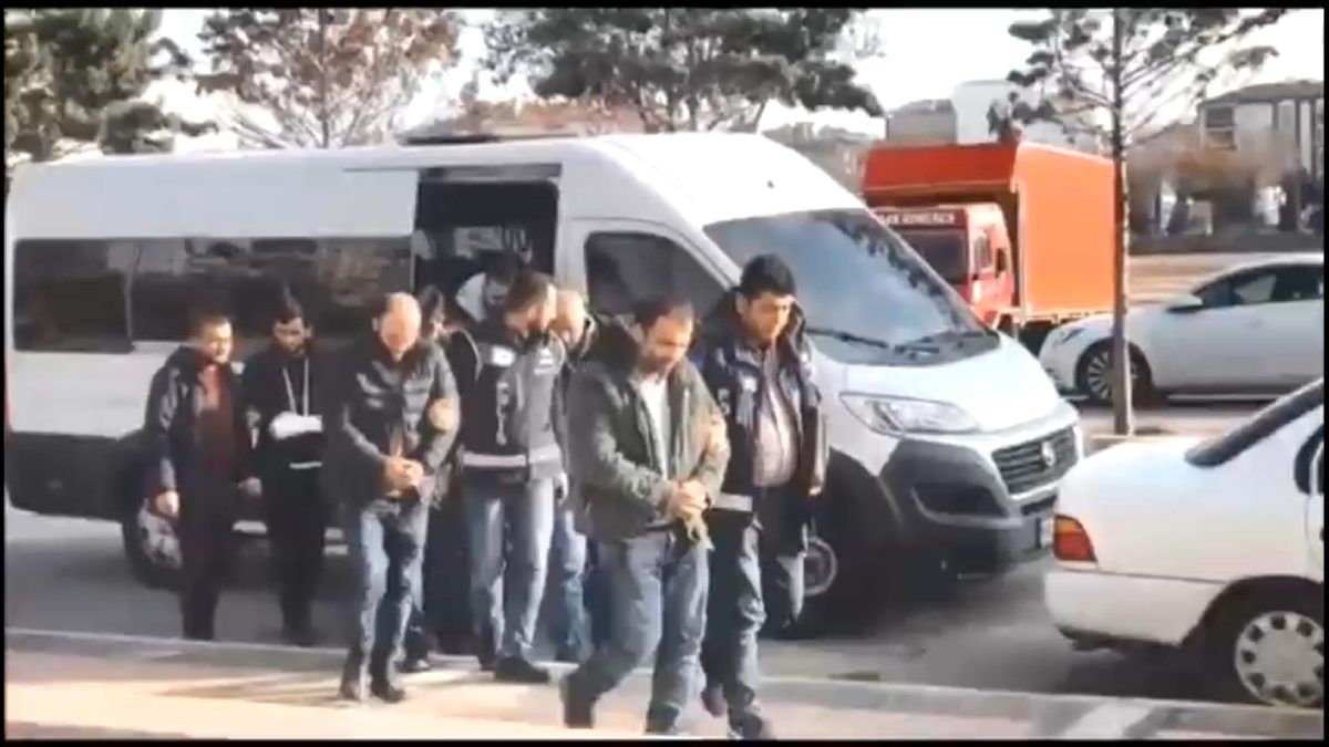 Aksaray\'da göçmen kaçakçılığı operasyonunda 5 tutuklama