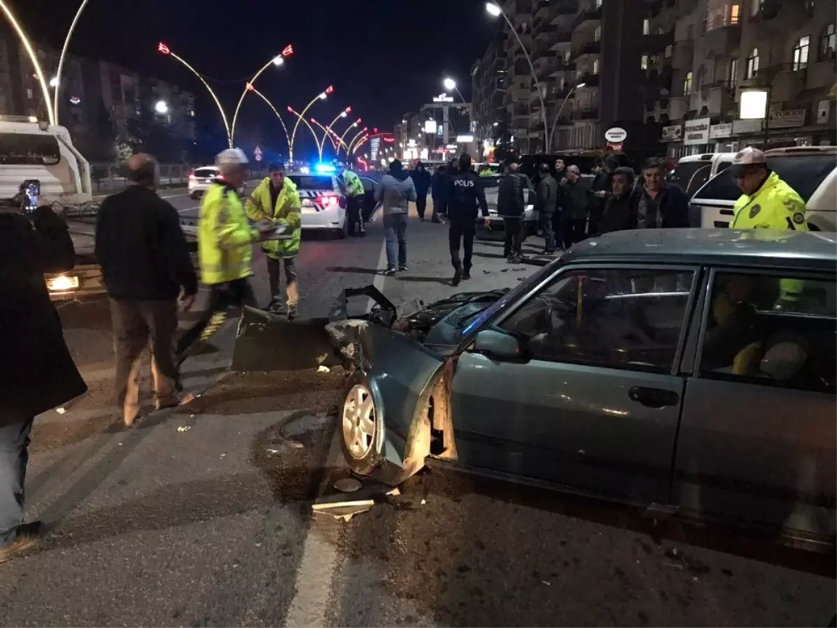 Alkollü sürücü park halindeki 5 araca çarptı: 1 yaralı