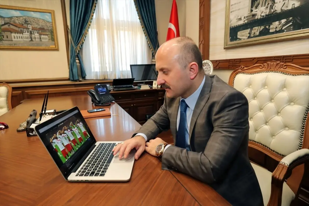 Amasya Valisi Varol, AA\'nın "Yılın Fotoğrafları" oylamasına katıldı