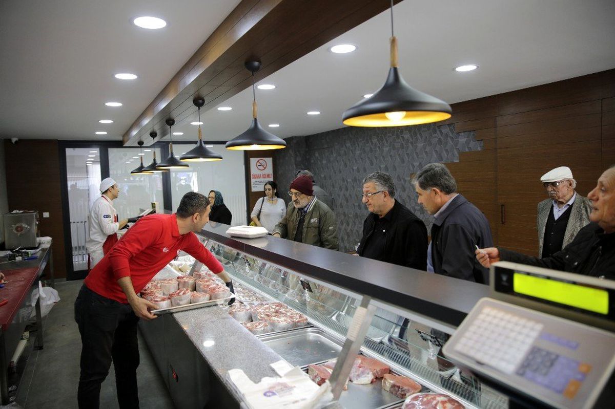 Antalyalılardan Halk Et\'e yoğun ilgi