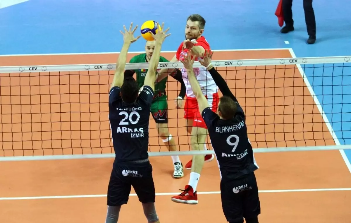 Avrupa Erkekler CEV Kupası: Arkas: 3 - Dinamo Bükreş: 1