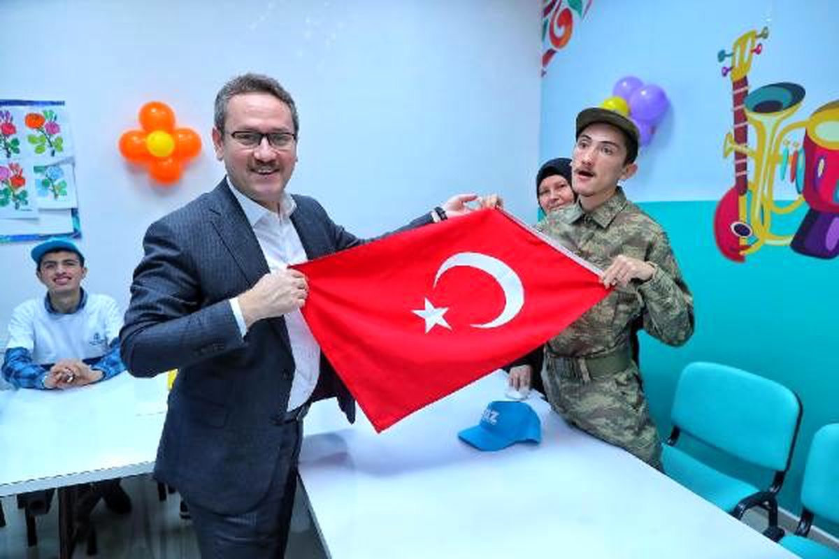 Başakşehir\'de kursiyerlere doğum günü sürprizi