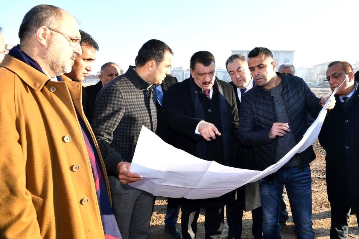 Başkan Gürkan, Millet Bahçesinde inceleme yaptı