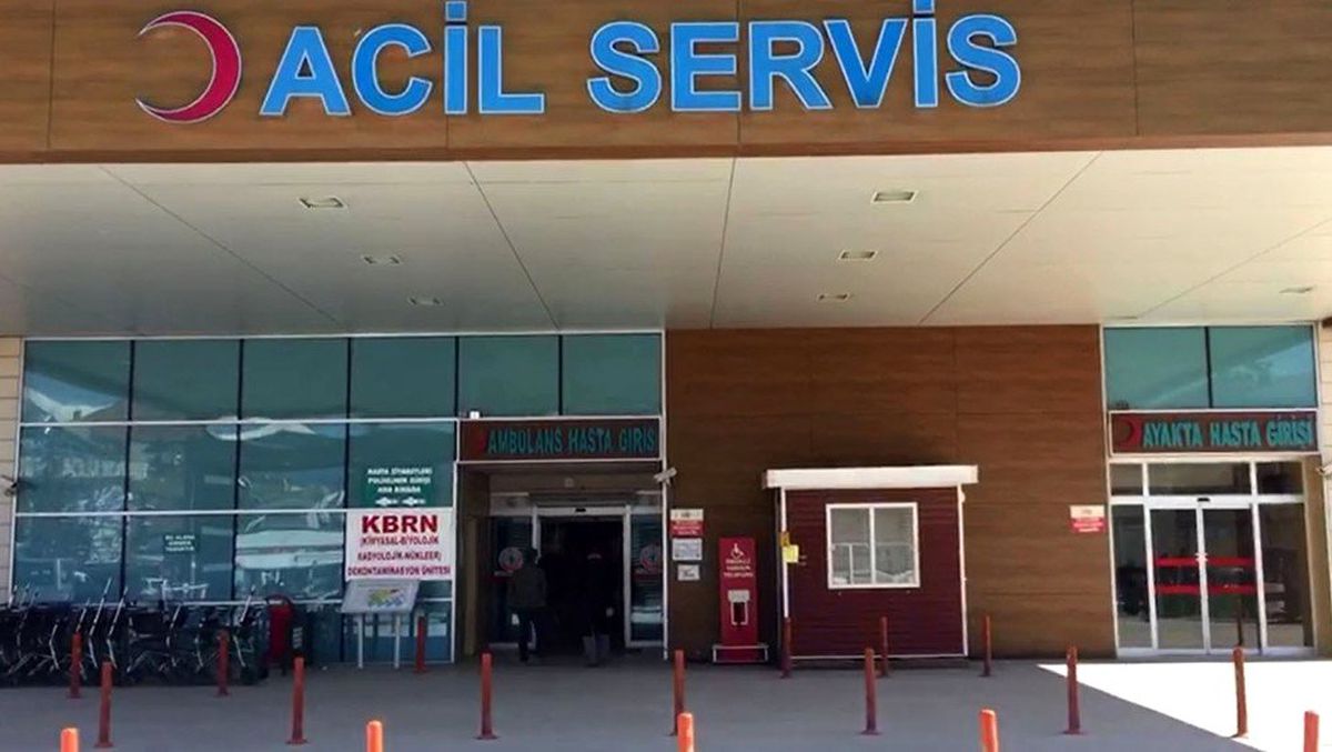 Bıçkıdan fırlayan odun omzuna saplandı