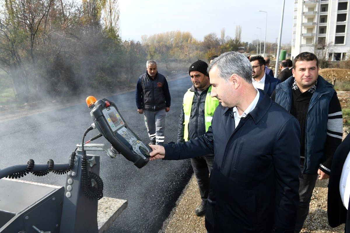 Bostanbaşı\'nda asfalta ağırlık verildi