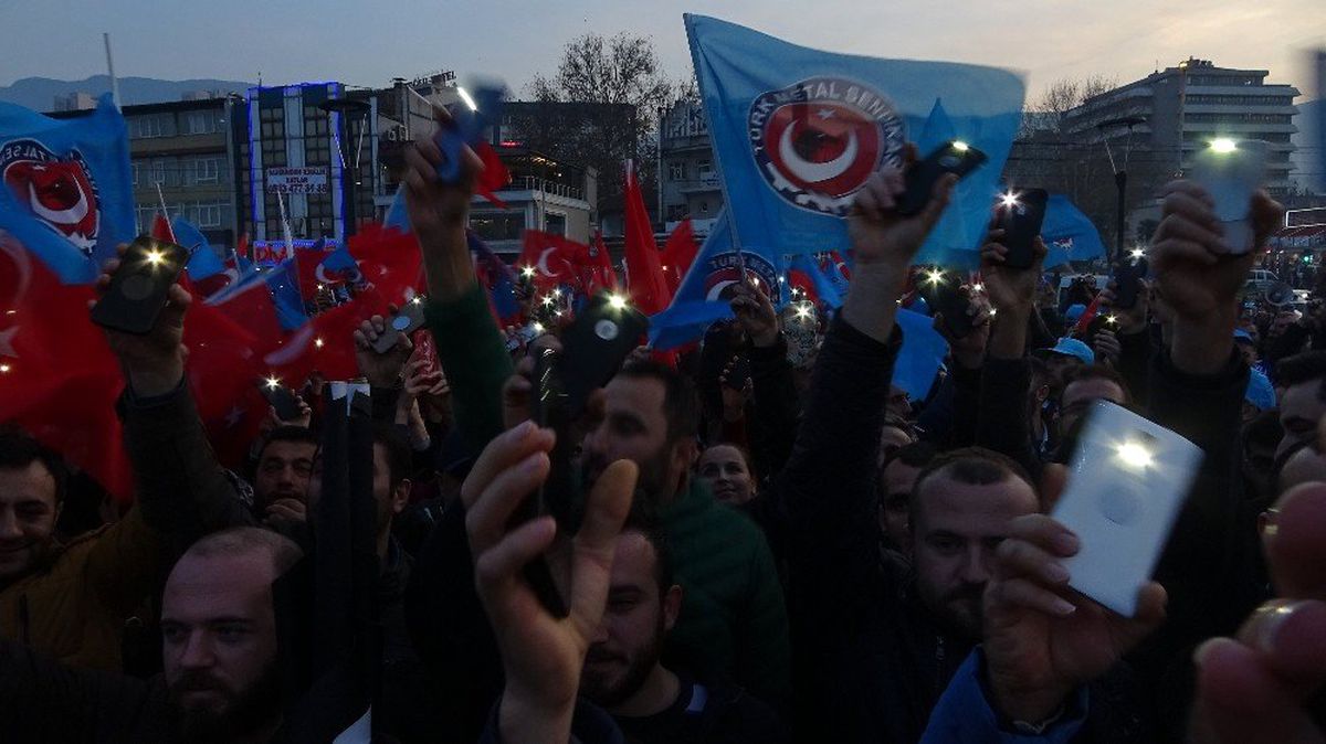 Bursa\'da 5 bin metal işçisi eylem yaptı