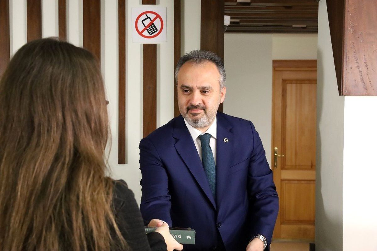 Bursa\'da çok okuyan çok yol alıyor